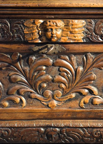 Antiquités - Late Renaissance chest in walnut from Lombardy.